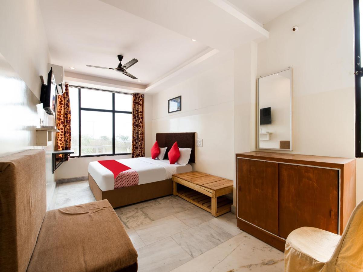 ויסאקפאטנם Oyo 69511 Hotel Sea E Pearl מראה חיצוני תמונה